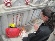 Võ sư Nizzio Roman Lễ Sư tổ tại nơi Người yên nghỉ (01.5.2011)